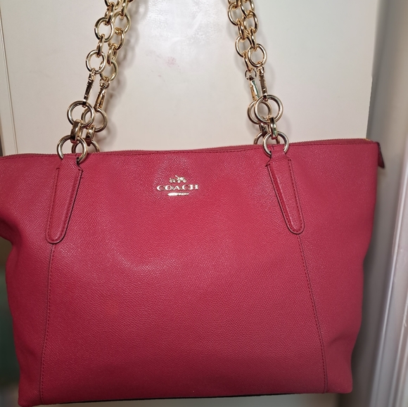 Coach Ava Pink Leather with Gold Chains Shoulder Bag Great Condition Like NEW 🥰 - Picture 2 of 9